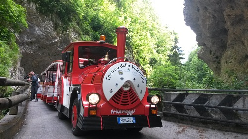 Trenino Rosso della Val Cellina nelle Dolomiti friulane 