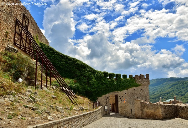 Montalbano Elicona ingresso castello