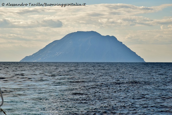 Alicudi vista dalla nave