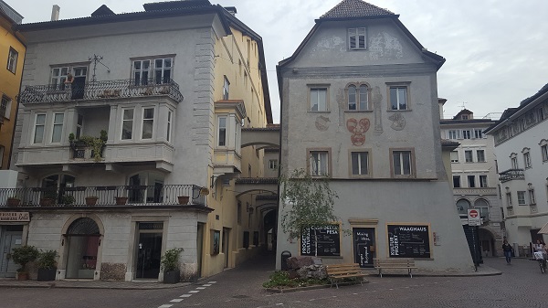 Bolzano piazza del grano e casa della pesa